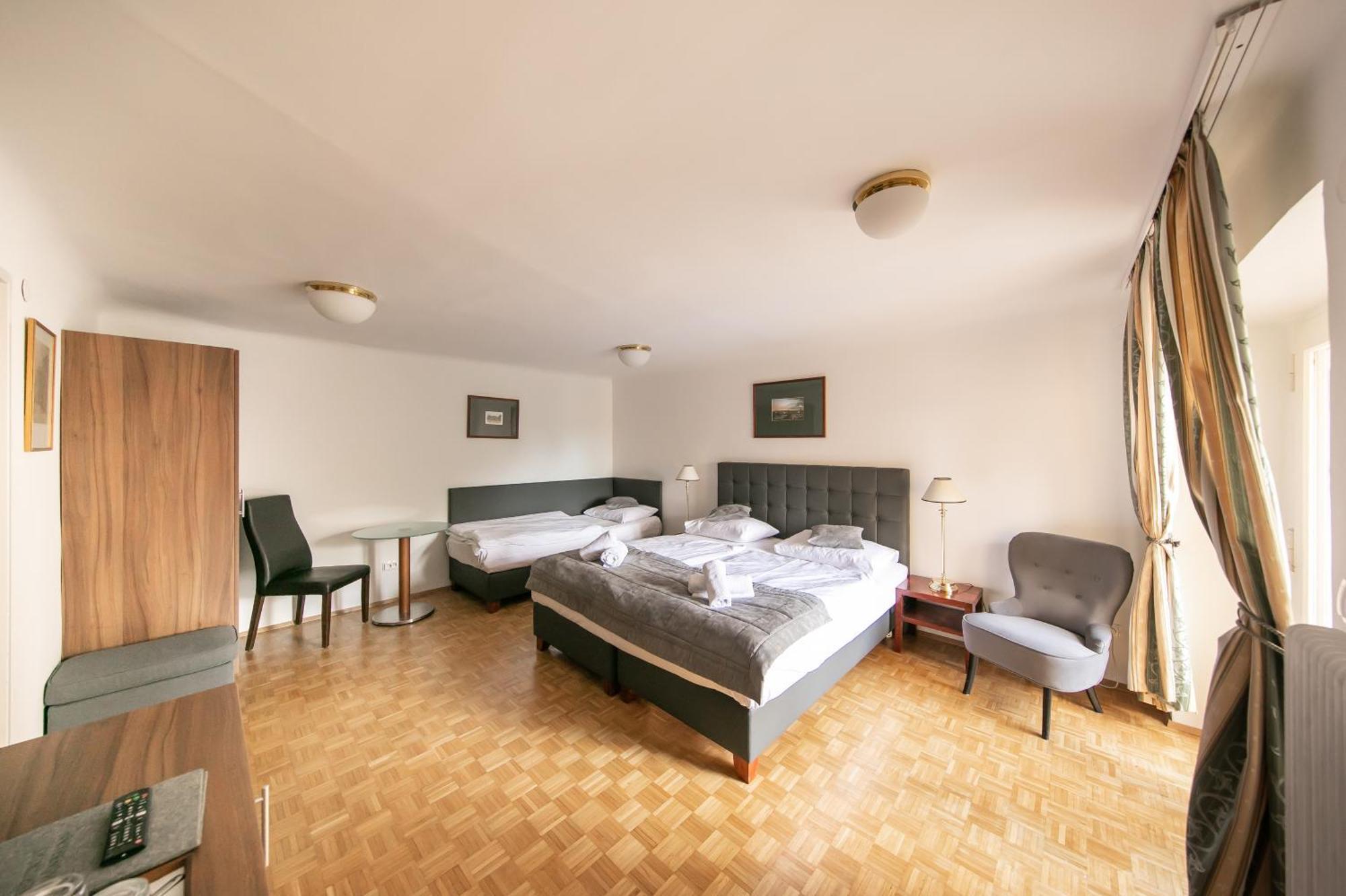 Hotel Bergwirt Schoenbrunn Viena Exterior foto